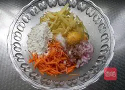 Illustration of how to make carrot and potato pancakes 1