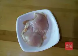 Illustration of how to make grilled chicken sushi rolls 1