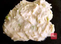 Illustration of how to make potato shredded cake 4