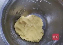 Illustration of how to make salty onion-flavored lard and peach cake 7