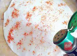 Illustration of how to make hot scallion pancakes 11