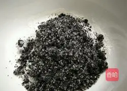 Illustration of how to make milky black sesame flour cake 3