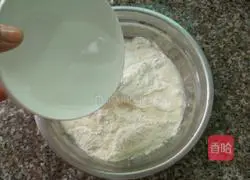 Illustration of how to make salt and pepper scallion pancake 3