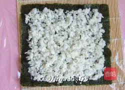 Illustration of how to flip Sakura sushi 5