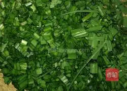 Illustration of how to make egg and leek pancakes 1