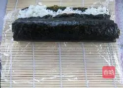 Illustration of how to make vegetable sushi rolled in milk 4