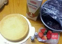 Strawberry Cream Cake Recipe Illustration 1