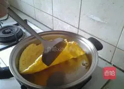 Illustration of how to make egg pancakes 3