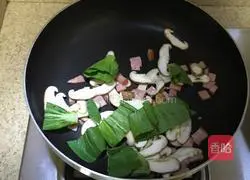 Illustration of how to make ham crepes 4