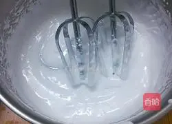 Strawberry Cream Cake Recipe Illustration 4