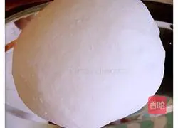 Illustration of how to make pork-filled scallion pancakes 3