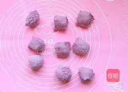 Illustration of how to make purple sweet potato pancake 7