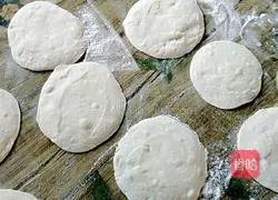 Illustration of how to make fermented bean paste cake 9