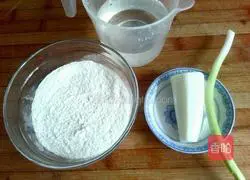 Illustration of how to make shredded white radish pancakes 1