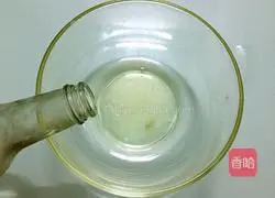 Illustration of two-color protein sugar making 3