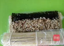 Illustration of how to make meat floss and ham sushi 8