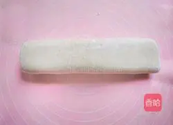 Illustration of making butterfly cakes with hand cakes 10