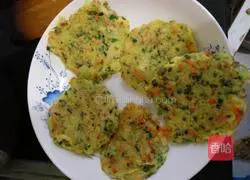 Illustration of how to make pan-fried potato pancakes 4