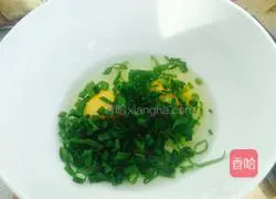 Illustration of how to make Korean egg and green onion pancake 2