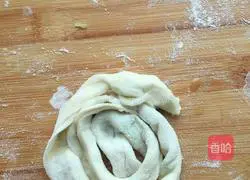 How to make green onion pancakes Illustration 5