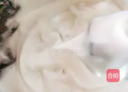 Baking powder-free and oil-free strawberry waffle recipe illustration 5