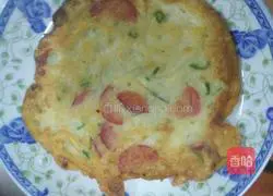 Illustration of how to make red sausage, potato shreds and egg pancakes 6