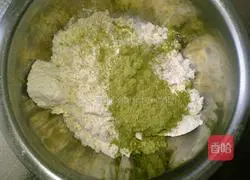 Illustration of how to make matcha cake roll 4