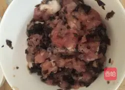 Illustration of how to make steamed meatloaf with fungus and egg 4