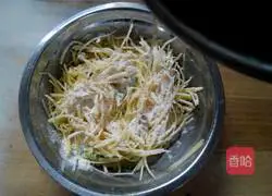 Illustration of how to make egg and potato pancakes 6