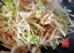 Illustration of how to make fried egg and cabbage pancake 10