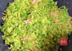 Illustration of how to make pan-fried lotus root and celery meatloaf 5