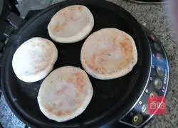 Illustration of how to make Pan-fried Umeboshi and Vegetable Patties 10