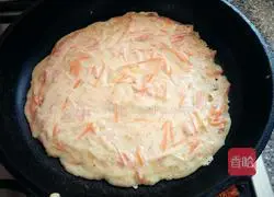 Illustration of how to make carrot and potato shredded cake 6