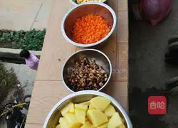 Illustration of how to make potato pancakes 3