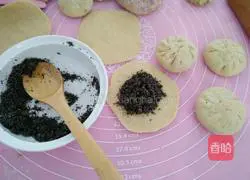 Illustration of how to make brown sugar and black sesame seed cakes 7