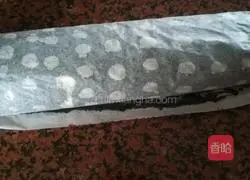 Illustration of how to make bamboo charcoal cake rolls 13