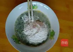 Illustration of how to make garlic egg pancake 4