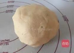 Illustration of how to make shortbread with red bean paste filling 3