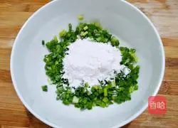 Illustration of how to make green onion and egg pancakes 3