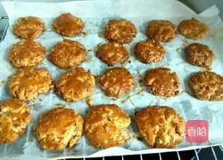 Illustration of how to make crispy walnut cake 13