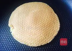 Illustration of how to make banana milk waffles 9