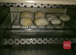 Illustration of how to make bean paste and crab cakes 9