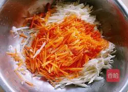 Illustration of how to make pan-fried carrot and potato cakes 1