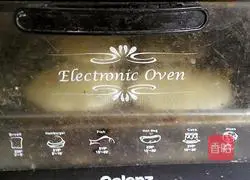 Illustration of how to make black sesame and rose sauce sesame cakes 15