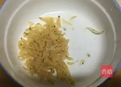 Illustration of how to make whitebait pancakes 2