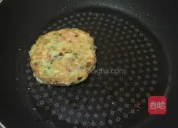 Illustration of how to make mushroom, shrimp and loofah pancakes 10