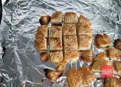 Illustration of how to make crispy baked sesame seed cakes with condensed milk 5