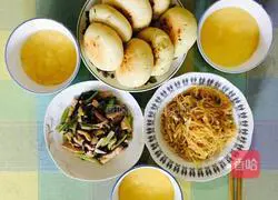 Illustration of how to make fried scallion pancakes 7