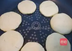 Illustration of how to make sweet potato, glutinous rice and shredded coconut cake 8