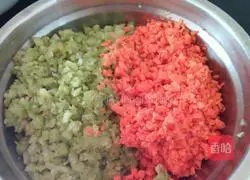 Illustration of how to make shrimp and fungus vegetable cake 5